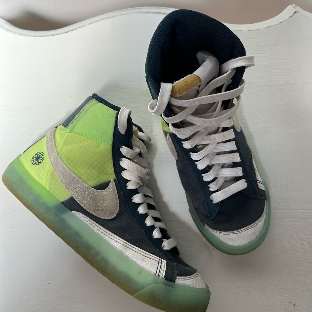 Nike blazer mid ‘77 move to zero armory size 5.5Y high tops